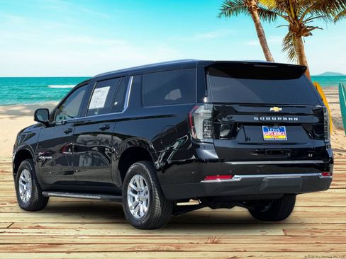 Used 2026 Chevrolet Suburban LT w/ Comfort Package RWD image 4