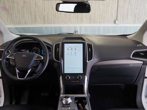 Used 2024 Ford Edge SEL image 17