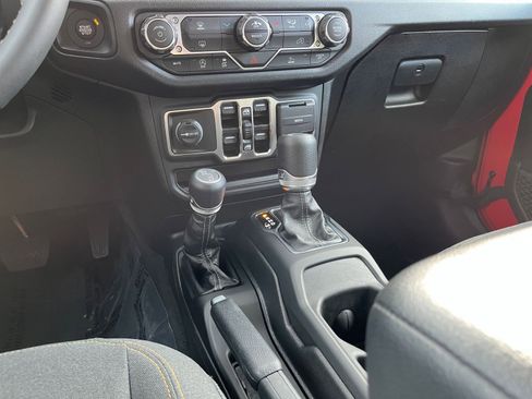 Used 2025 Jeep Wrangler Sport S image 40