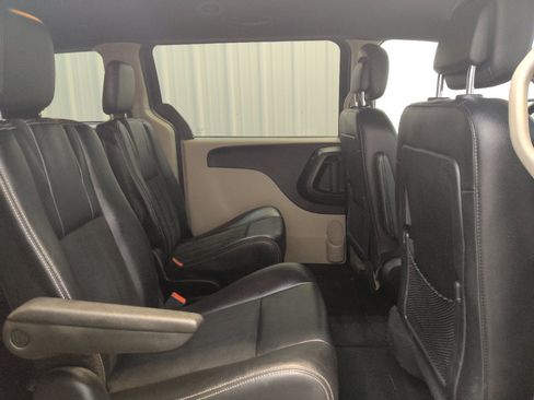 Used 2019 Dodge Grand Caravan SXT FWD image 19