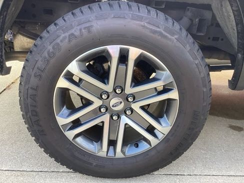 Used 2017 Ford F150 Lariat w/ Equipment Group 502A Luxury AWD/4WD image 7