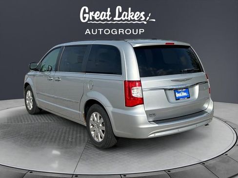 Used 2012 Chrysler Town & Country Touring-L w/ Entertainment Group #2 FWD image 3