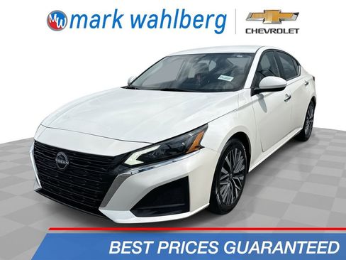 Used 2023 Nissan Altima 2.5 SV FWD image 1
