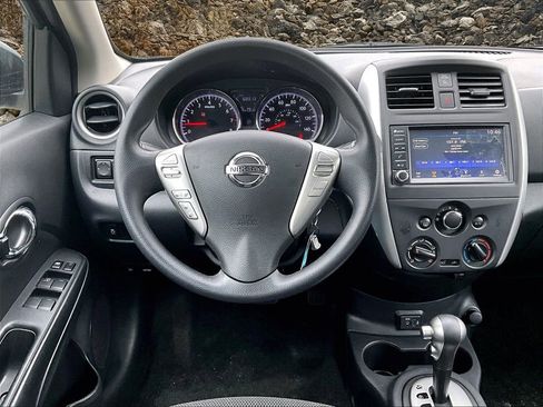 Used 2019 Nissan Versa SV image 5