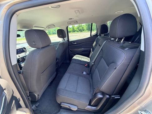 Used 2023 GMC Acadia SLE w/ Driver Convenience Package AWD/4WD image 17