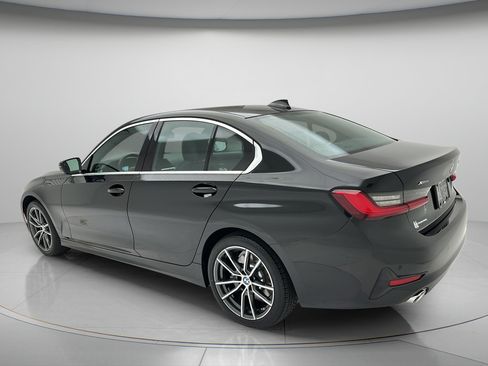 Used 2020 BMW 330i xDrive Sedan w/ Convenience Package AWD/4WD image 4