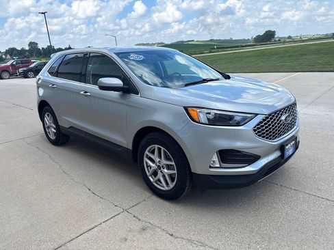 Certified 2023 Ford Edge SEL w/ Convenience Package AWD/4WD image 3