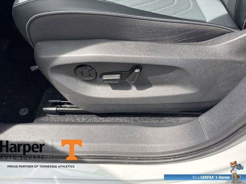 Used 2025 Volkswagen Tiguan SE w/ Panoramic Sunroof Package image 18