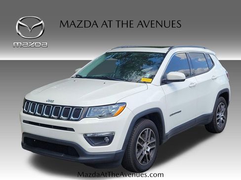 Used 2019 Jeep Compass Latitude FWD image 1