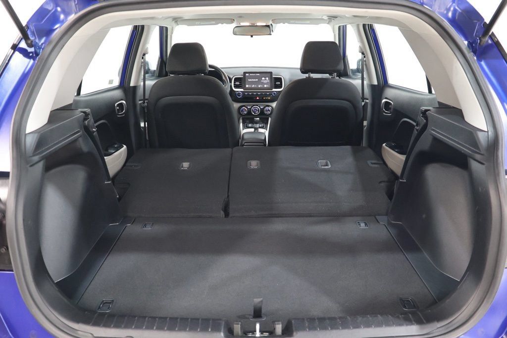 Used 2025 Hyundai Venue SEL FWD image 32