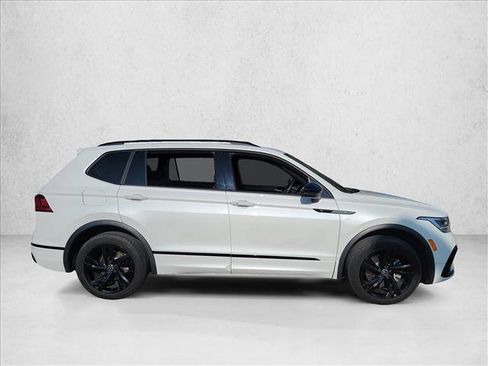 Used 2023 Volkswagen Tiguan SE R-Line image 4