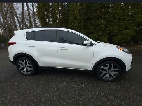 Used 2018 Kia Sportage SX image 3