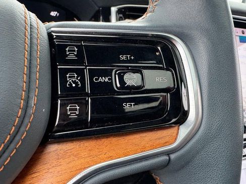 Used 2023 Jeep Grand Wagoneer Series III AWD/4WD image 19