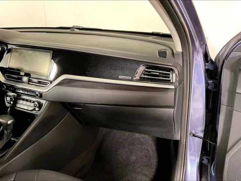 Used 2022 Kia Niro Touring Special Edition FWD image 16