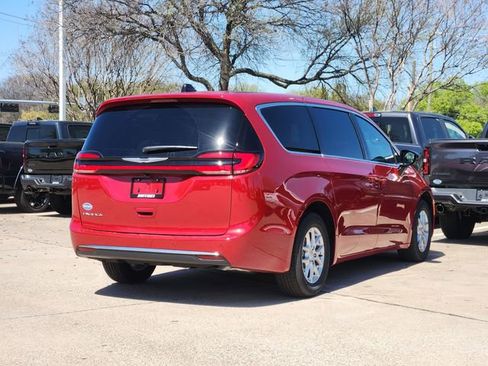 New 2026 Chrysler Pacifica Select image 3
