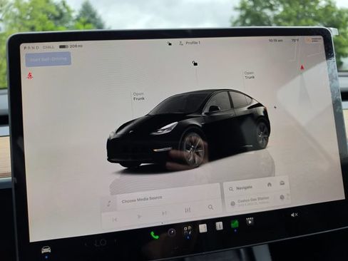 Used 2025 Tesla Model Y Long Range AWD/4WD image 44