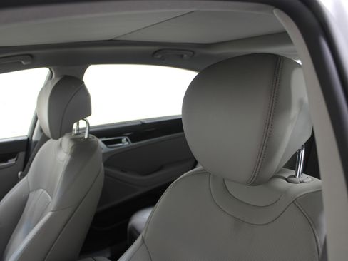 Used 2018 Genesis G80 3.8 w/ Option Group 02 image 5