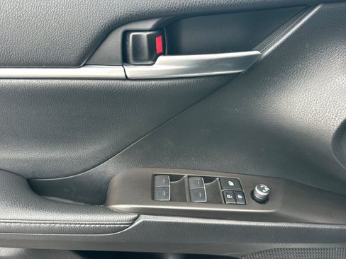 Used 2023 Toyota Camry XSE FWD image 11