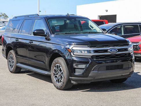 Used 2024 Ford Expedition Max XLT RWD image 3
