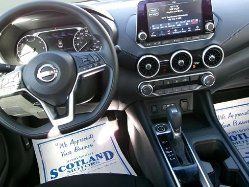 Used 2024 Nissan Sentra SV FWD image 11