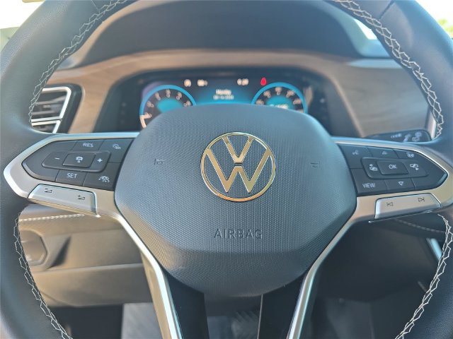 Used 2024 Volkswagen Atlas SE w/ Panoramic Sunroof Package FWD image 23