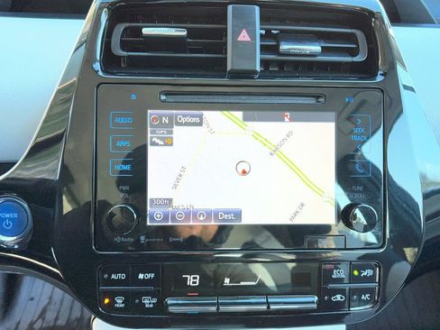 Used 2017 Toyota Prius Four image 18