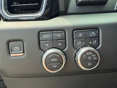 Used 2025 GMC Sierra 1500 Denali w/ Denali Reserve Package AWD/4WD image 16