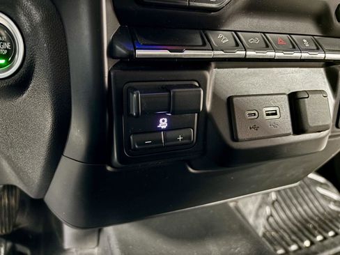 Used 2023 GMC Sierra 2500 SLE w/ SLE Convenience Package image 4