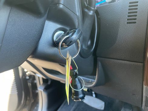 Used 2015 Ford F350 Lariat w/ Lariat Interior Package image 28