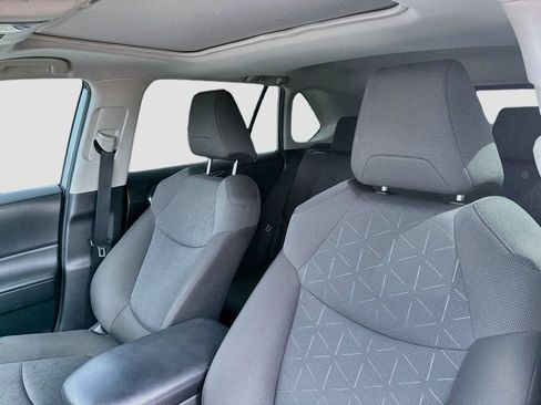 Used 2022 Toyota RAV4 XLE w/ Convenience Package FWD image 12