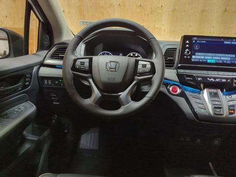 New 2026 Honda Odyssey Touring image 14