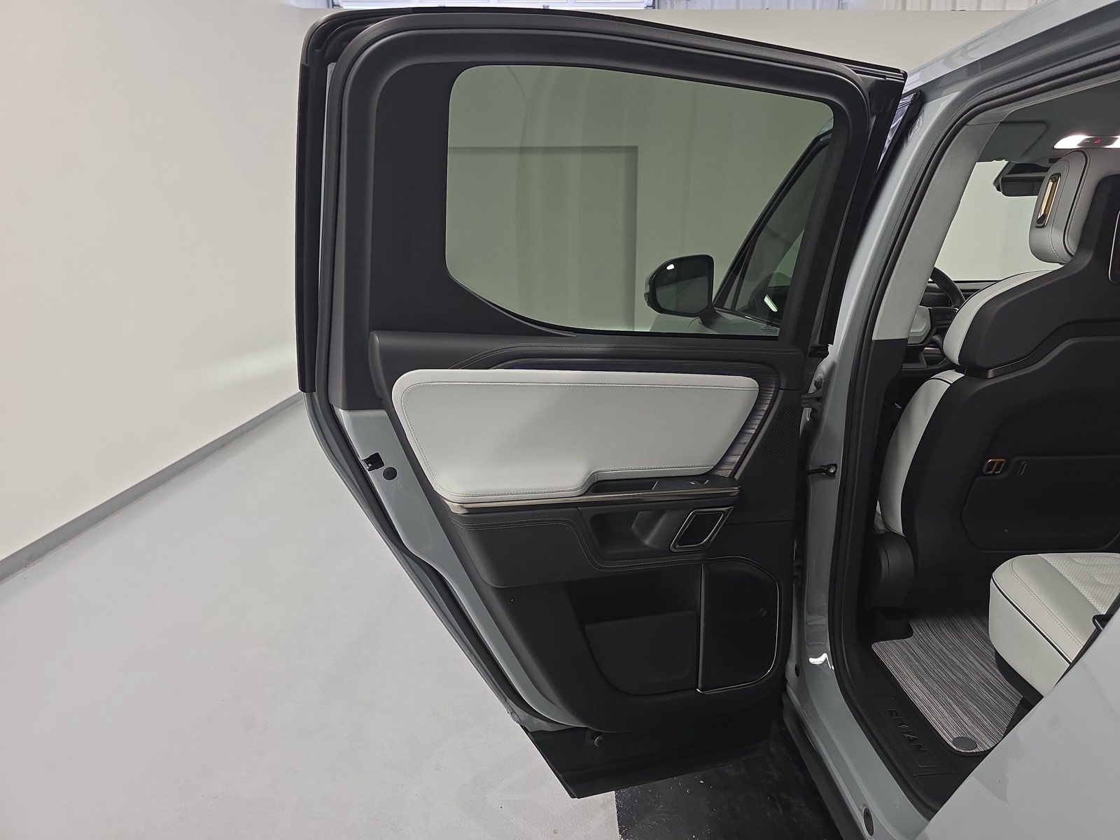 Used 2023 Rivian R1T Adventure Quad AWD/4WD image 17