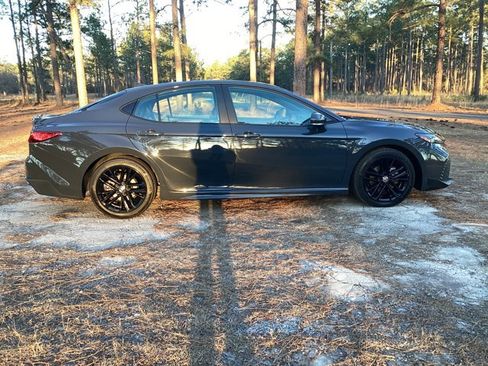 Used 2025 Toyota Camry SE image 6