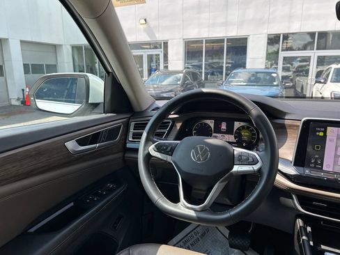 Used 2024 Volkswagen Atlas SEL AWD/4WD image 24
