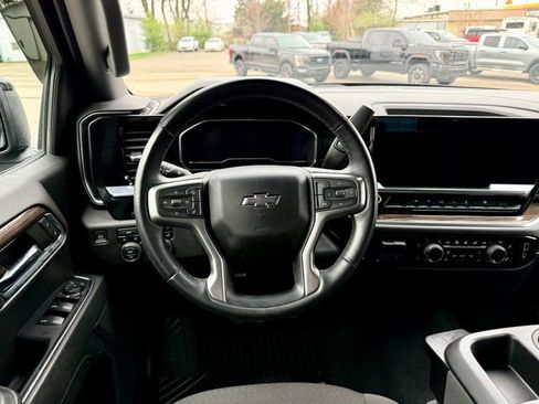 Used 2024 Chevrolet Silverado 1500 RST AWD/4WD image 16