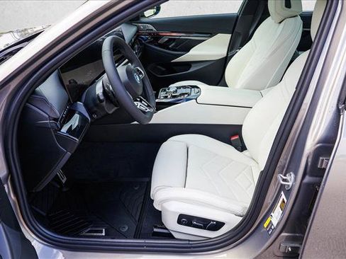 Used 2026 BMW 550e xDrive w/ Executive Package AWD/4WD image 12