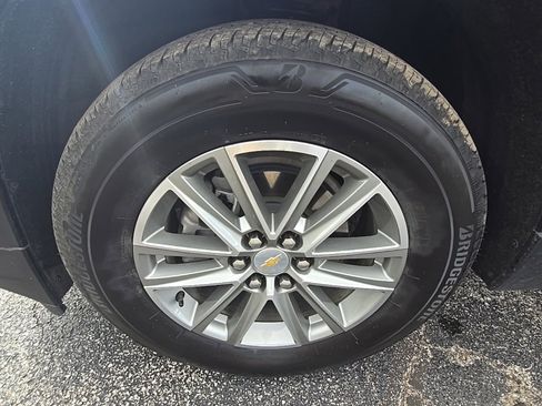 Used 2023 Chevrolet Traverse LT image 35
