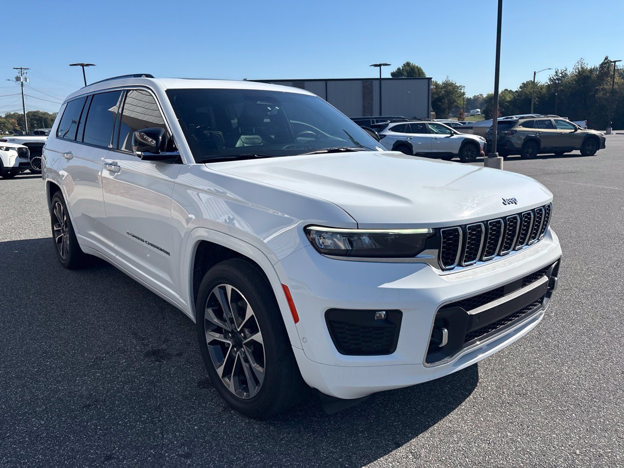 Used 2023 Jeep Grand Cherokee L Overland w/ Luxury Tech Group IV AWD/4WD image 11