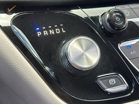 Used 2024 Chrysler Pacifica Touring-L FWD image 23