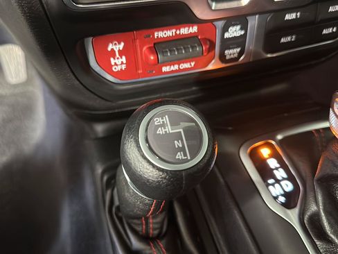 Used 2021 Jeep Wrangler Rubicon w/ LED Lighting Group AWD/4WD image 23
