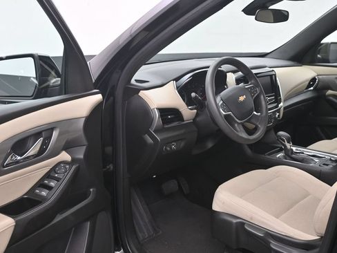 Used 2023 Chevrolet Traverse LS FWD image 11