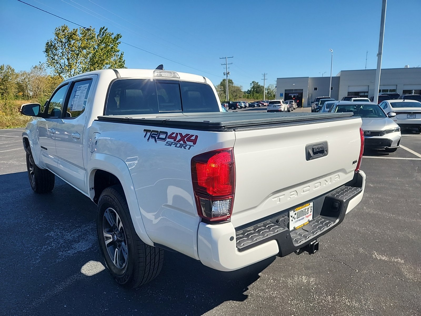 Used 2019 Toyota Tacoma TRD Sport AWD/4WD image 7