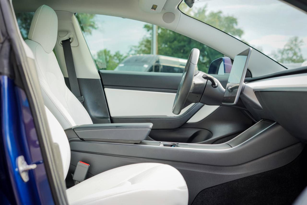 Used 2020 Tesla Model 3 Standard Range Plus RWD image 8