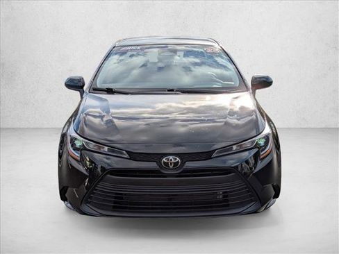 Certified 2025 Toyota Corolla LE image 2