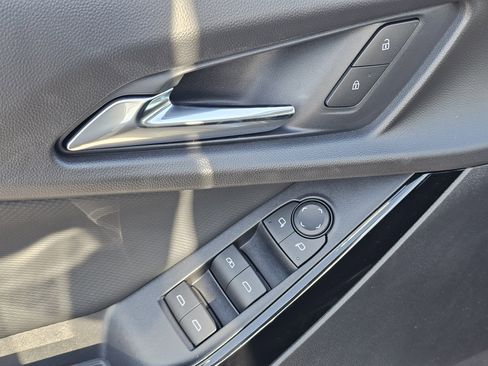 New 2026 Chevrolet Equinox LT w/ Convenience Package II FWD image 21