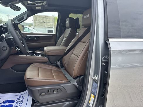 New 2026 Chevrolet Suburban High Country AWD/4WD image 14