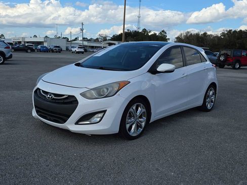 Used 2015 Hyundai Elantra GT w/ Option Group 03 image 4