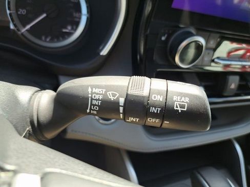 Used 2023 Toyota Highlander XLE AWD/4WD image 25