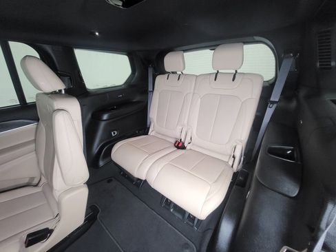 Used 2024 Jeep Grand Cherokee L Limited w/ Luxury Tech Group II image 8