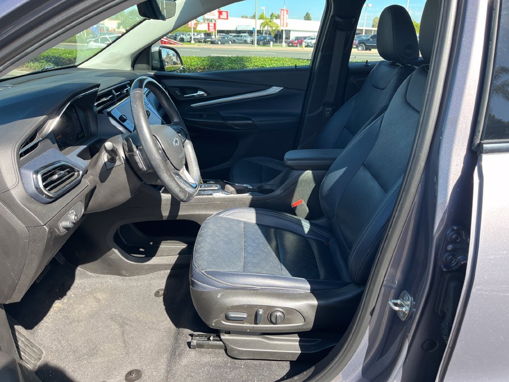 Used 2022 Chevrolet Bolt EUV Premier w/ Sun & Sound Package FWD image 8